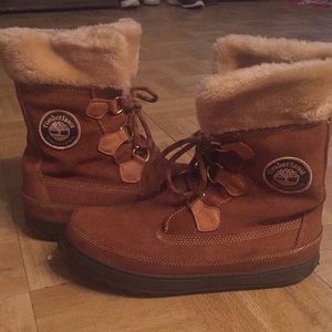 EUC Tan Timberland winter boots with fur